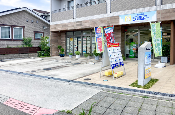 南町田グランベリーパーク駅北口駅前店駐車場